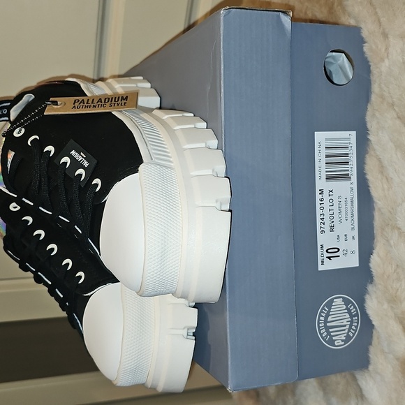 Palladium Shoes - Palladium Revolt LO TX Sneakers in Black and Marshmallow